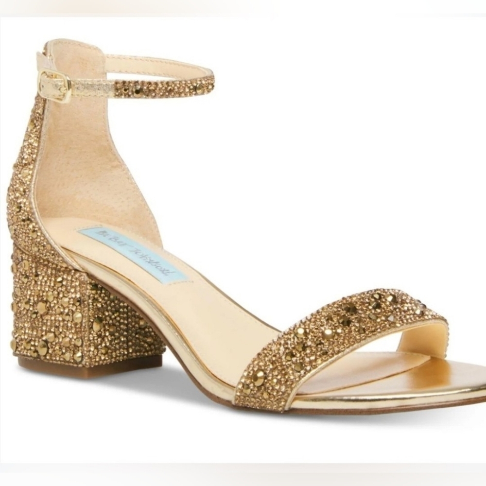 Betsey Johnson Mari healed sandal, size 7.
